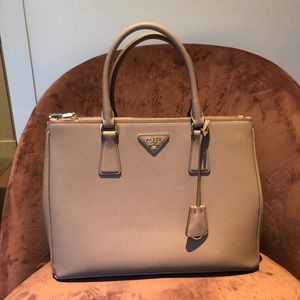 Perfect Prada Galleria Large Saffiano Leather Bag